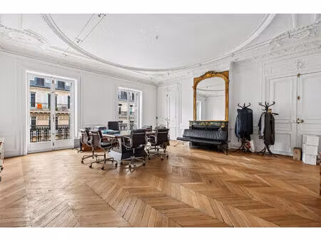 location local professionnel 1 192m²