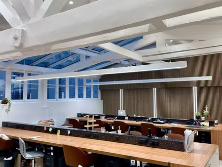 location local professionnel 150m²