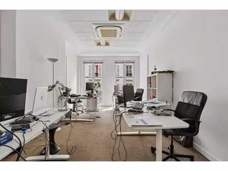 location local professionnel 158m²