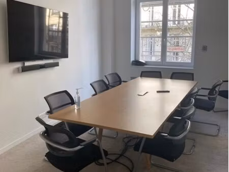location local professionnel 326m²