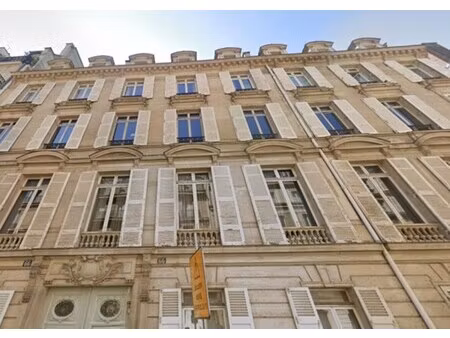 location local professionnel 670m²