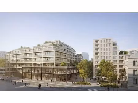 location local professionnel 4 560m²