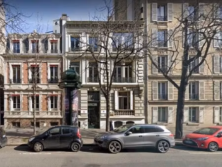 location local professionnel 489m²