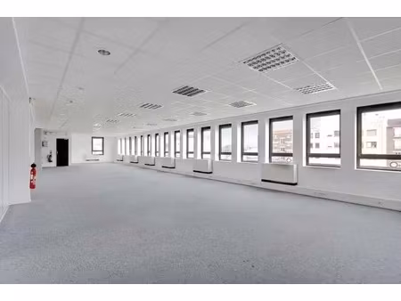 location bureaux 240 m²