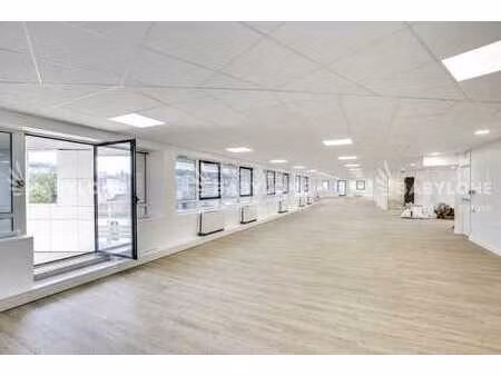 location bureaux 210 m² à 1 470 m²