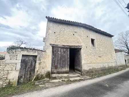 merignac entre jarnac et angouleme  grange de 95 m2 au sol avec 500m2 de terrain.