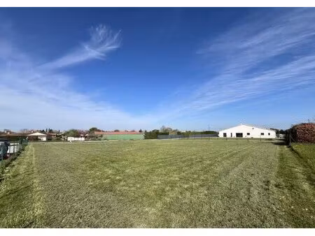 terrain constructible d'une surface de 1774 m²