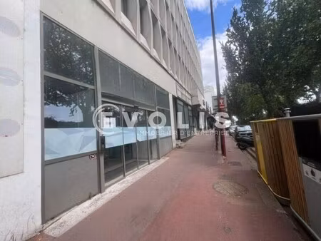 location bureaux 121 m² à 300 m²