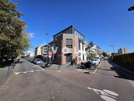 location bureaux 163 m²