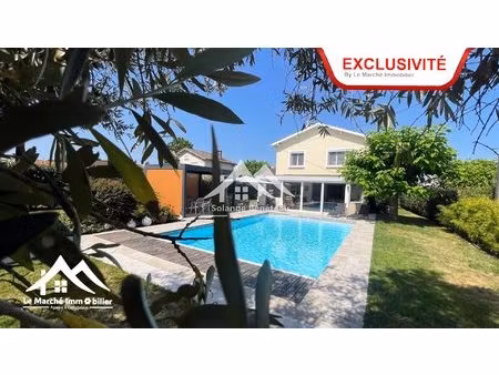 exclusivite - maison de caractère rénovée avec piscine chauffée  au cœur de casteljaloux