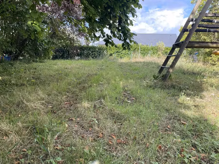 *** larcay *** beau terrain a batir d'une surface totale de 1527m² env. dont 611m² env. en