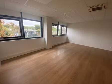 location local professionnel 395m²