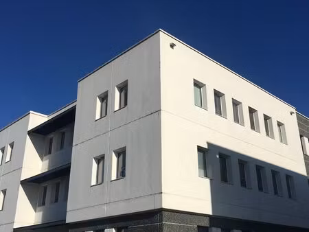 location local professionnel 657m²