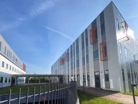location local professionnel 287m²