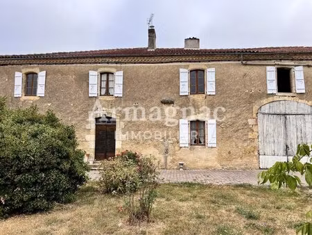 maison en pierre avec dépendances à rénover
