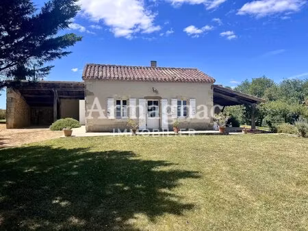 maison en pierre avec piscine