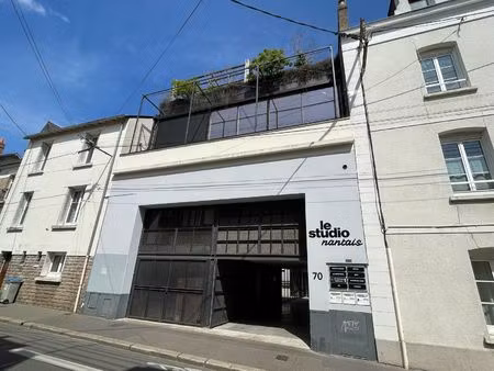 location local professionnel 322m²
