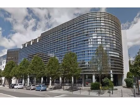location local professionnel 2 634m²