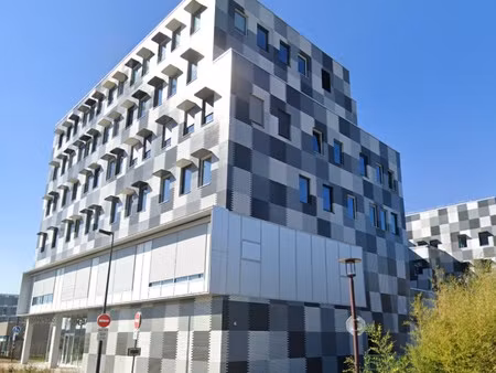 location local professionnel 341m²