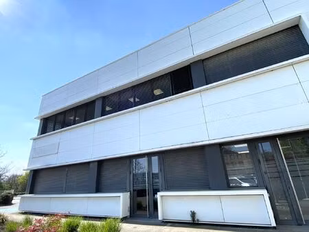 location local professionnel 132m²
