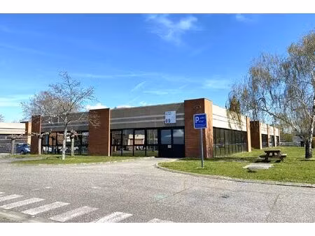 location local professionnel 1 111m²