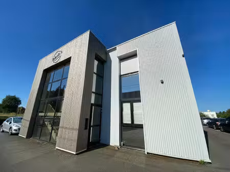 location local professionnel 107m²