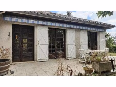 proche agen   grande maison familiale a rafraichir sur une parcelle de 3099m².