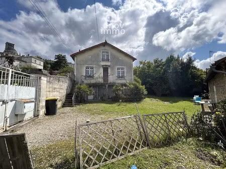a vendre - maison de ville avec jardin - angouleme centre en bas de la cathédrale - 7...