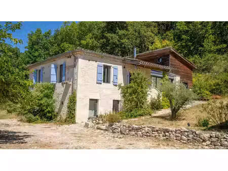 propriété de caractère en pierre avec vue dominante  piscine et dépendance