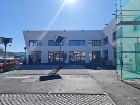 location local commercial