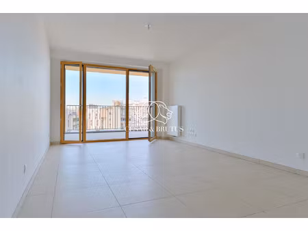 lyon 7 - t4 de 84 90 m² - 3 chamnbres - 2 loggias - garage