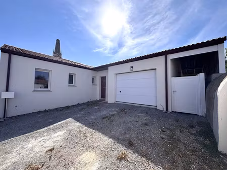 location meublée maison 4 pièces 93.04 m² à saint-hilaire-de-chaléons (44680)  950 €