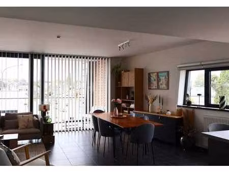 spacieux app. 2 ch. (terrasse  garage & cave privatifs)