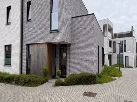 maison avec 3 chambres à coucher près du centre de boutersem