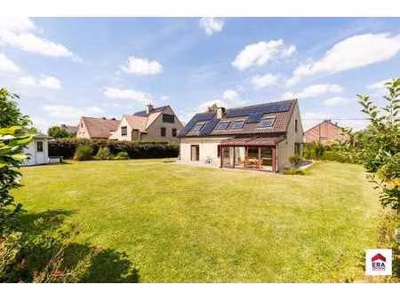 spacieuse villa avec 5 chambres  grand jardin et garage
