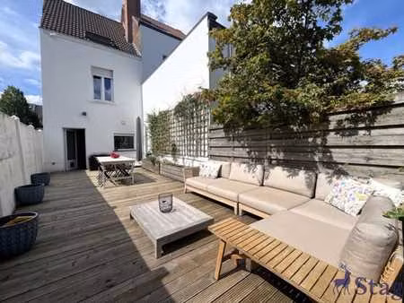 maison conviviale avec terrasse et jardin
