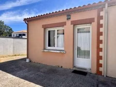 location appartement 2 pièces meublé à saint-hilaire-de-chaléons (44680) : à louer 2 pièce