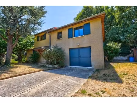 maison de 8 pièces de 170 m² à saint-laurent-de-mure