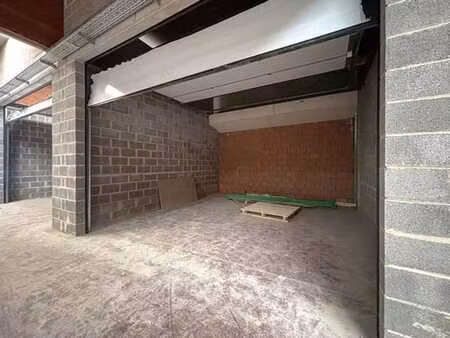 entrepôt dans un immeuble sécurisé  idéalement situé à herse
