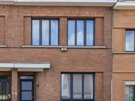 maison familiale charmante  prevu de 3 chambres.
