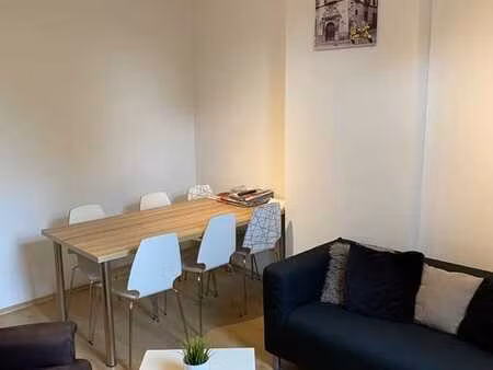chambre à louer dans un maison de 5 chambres