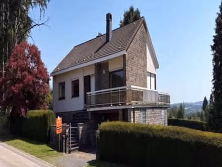jolie villa de plain-pied avec magnifique jardin dans cadre