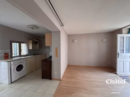 f2 hypercentre - cour privative - caves impressionnantes