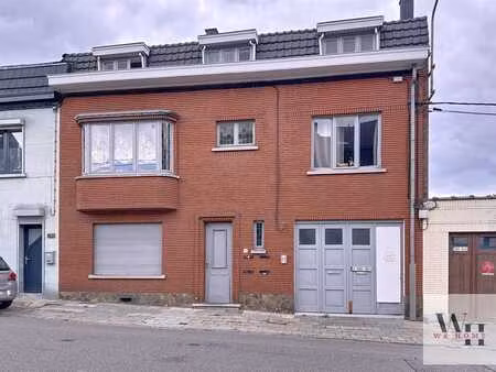 avis aux investisseurs - immeuble de rapport á rafraîchir