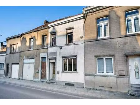maison à rafraichir avec 4 chambres et jardin!
