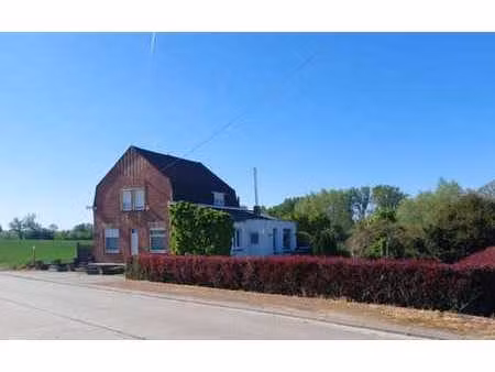 maison 4 façades avec jardin   2 chambres et grenier