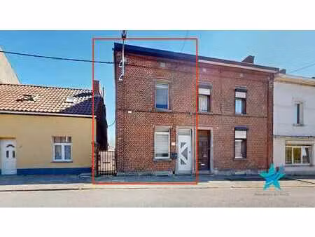 agréable maison 3 façades à carnières
