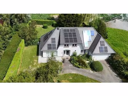 magnifique villa aux finitions haut de gamme et dotée d'équi