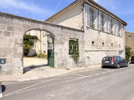 maison de luxe à vendre dans le quartier vieil angoulême-centre ville