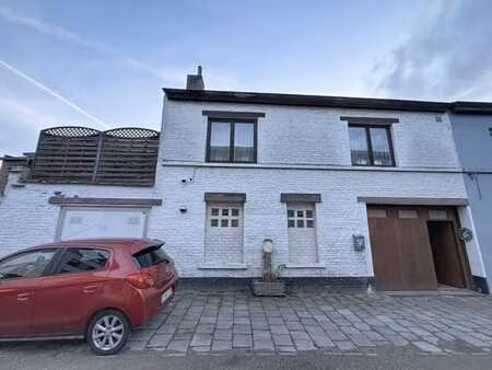 maison avec un garage-atelier de 250m2 et terrasse